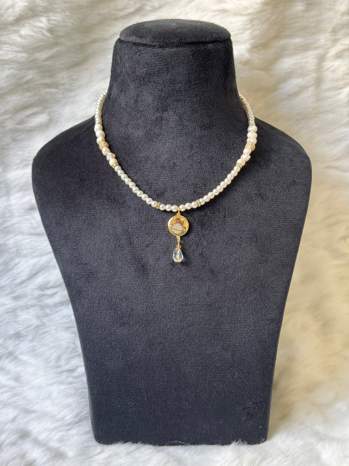 Saturn necklace with pearls