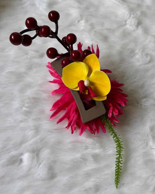 Aster hair bouquet claw clip