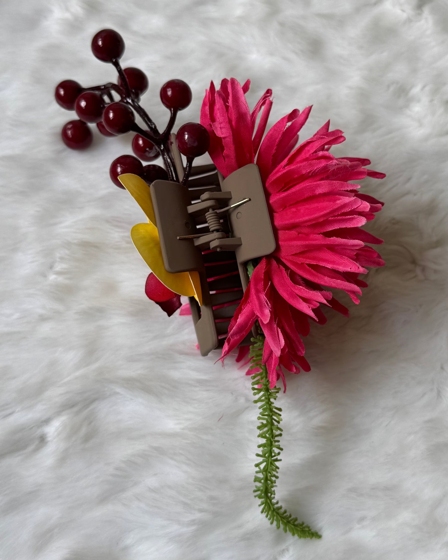 Aster hair bouquet claw clip