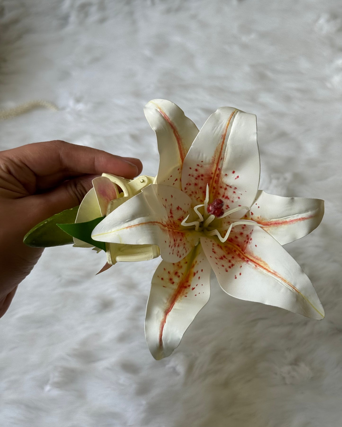 Lily hair bouquet claw clip