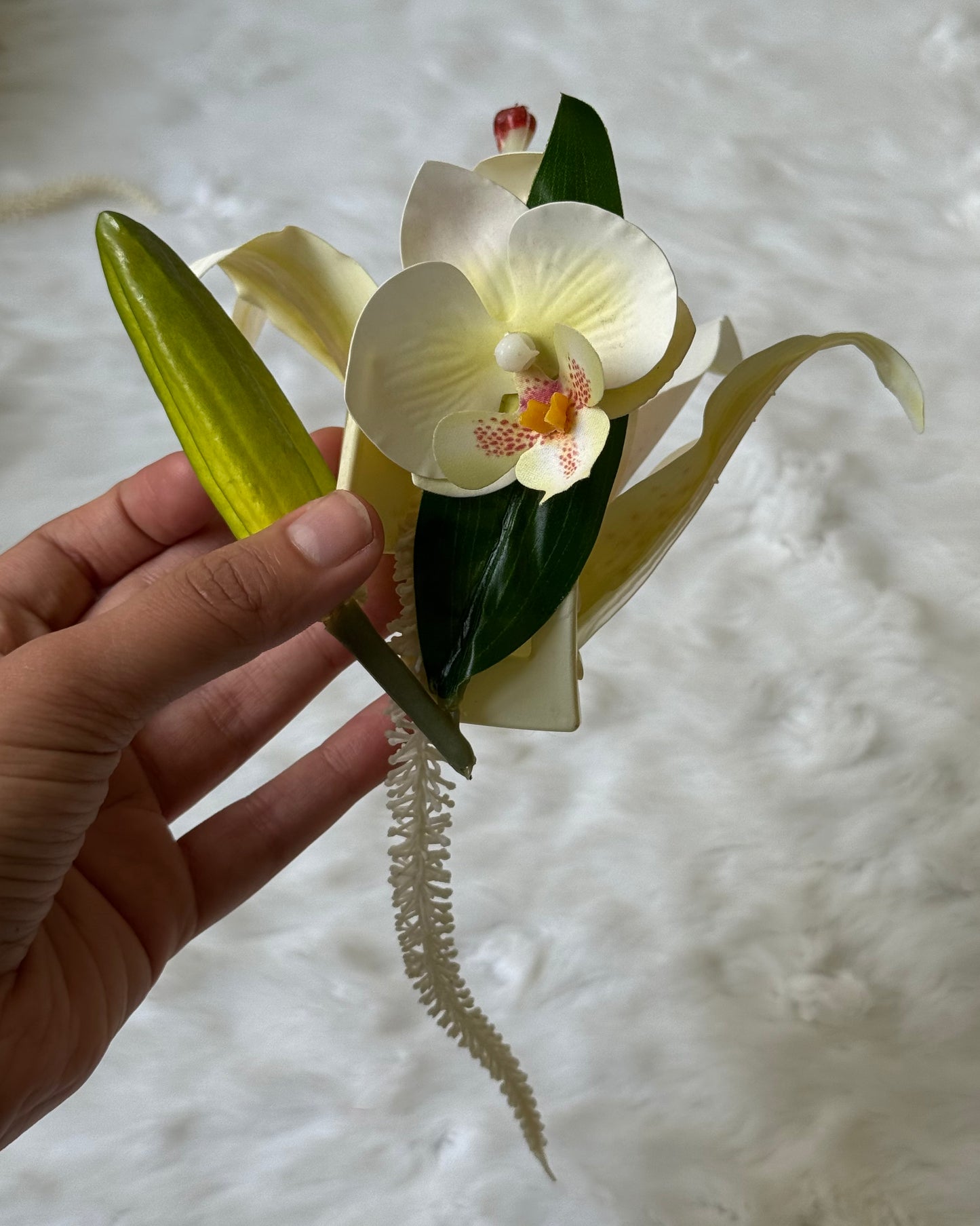 Lily hair bouquet claw clip