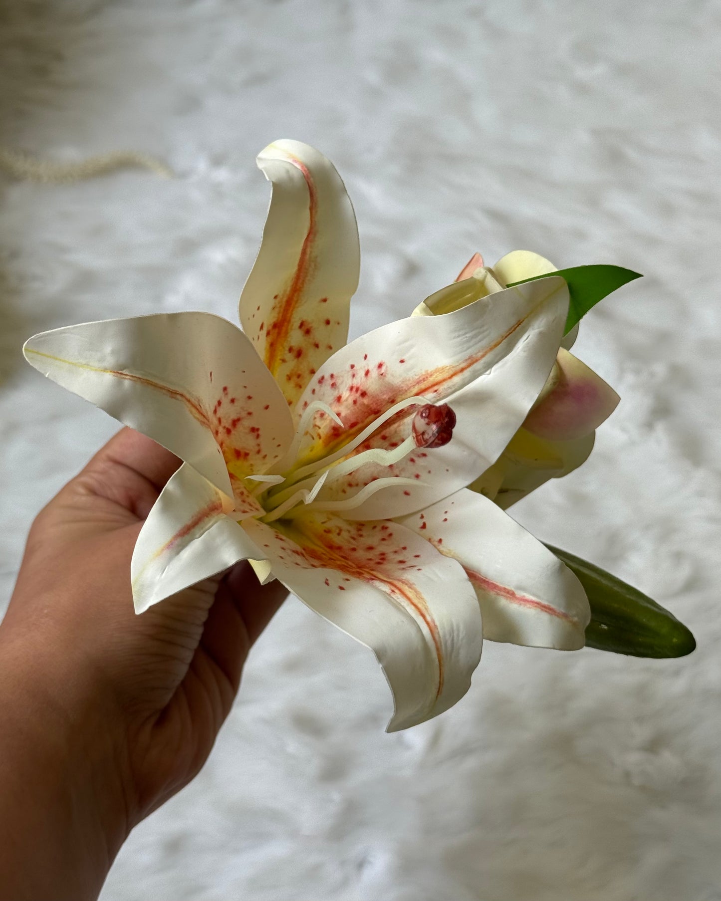 Lily hair bouquet claw clip