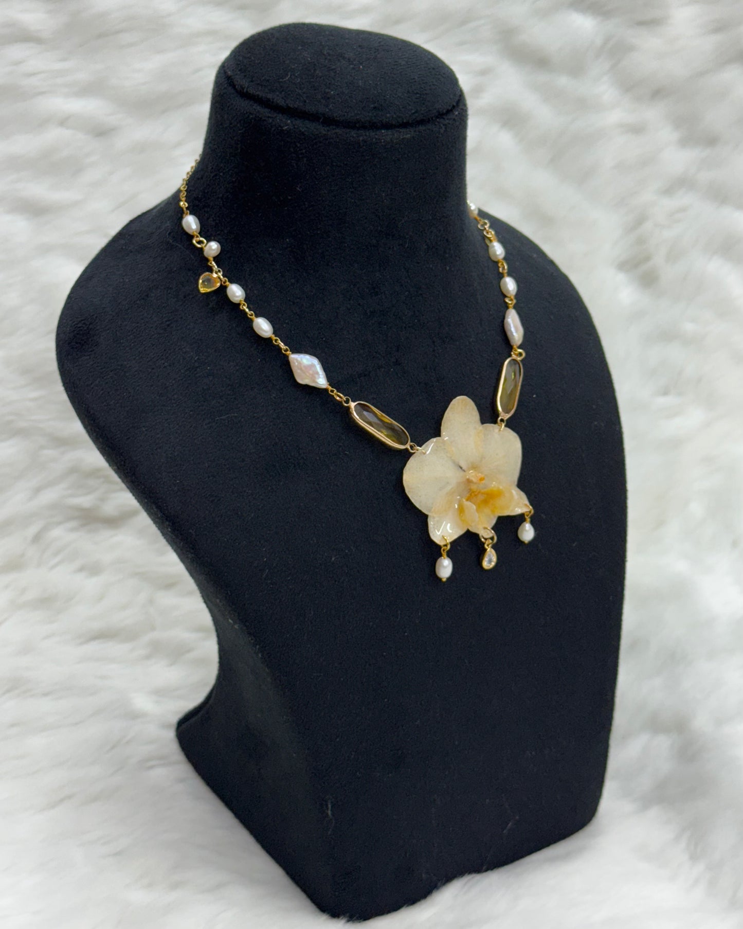 Espera Necklace