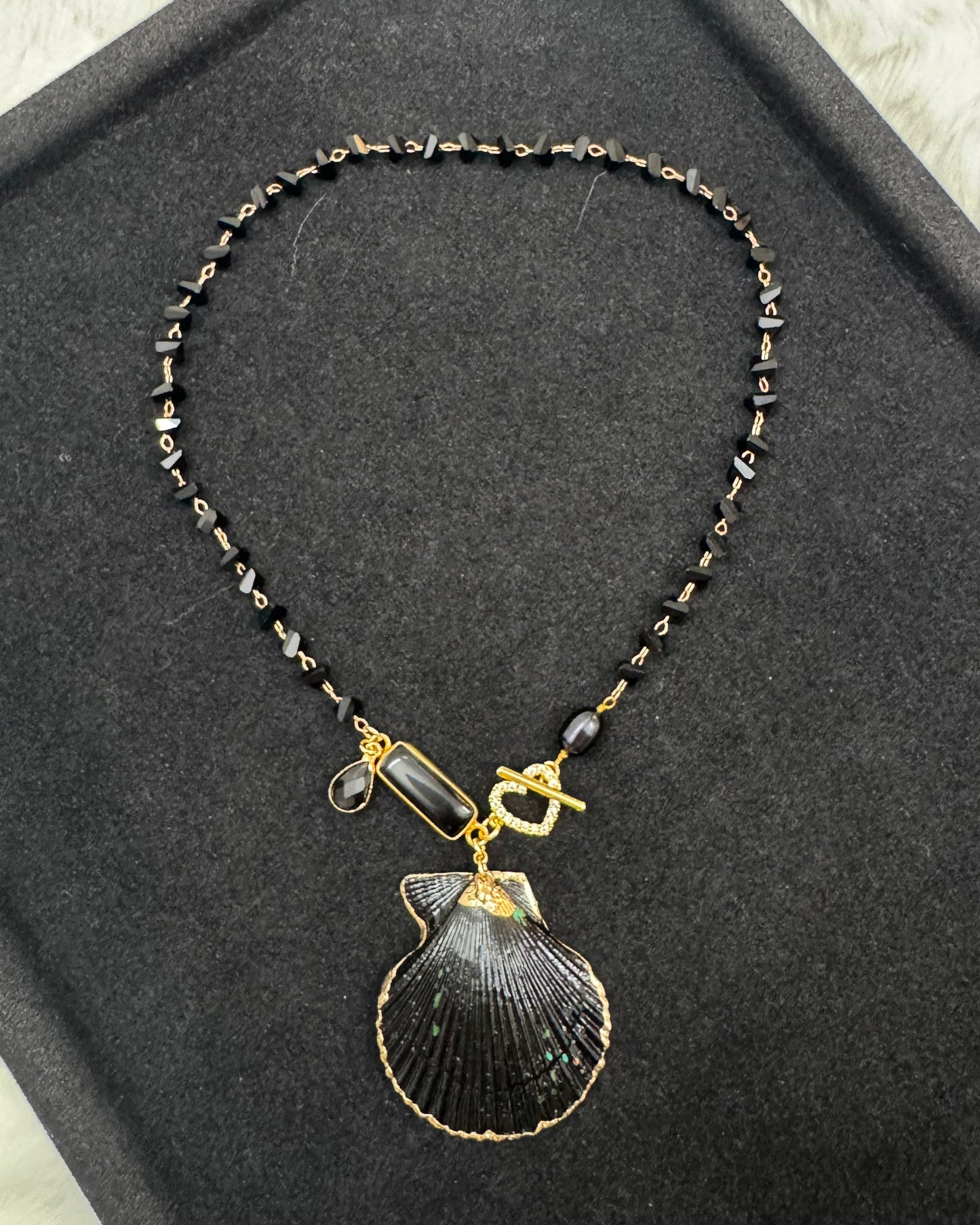 Nacre Noir Necklace
