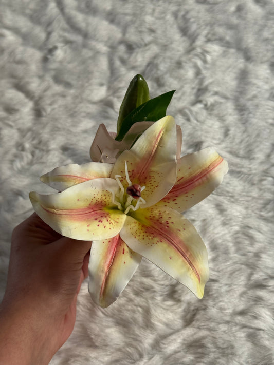 Lily Bouquet Claw Clip (V5)