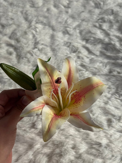 Lily Bouquet Claw Clip (V4)