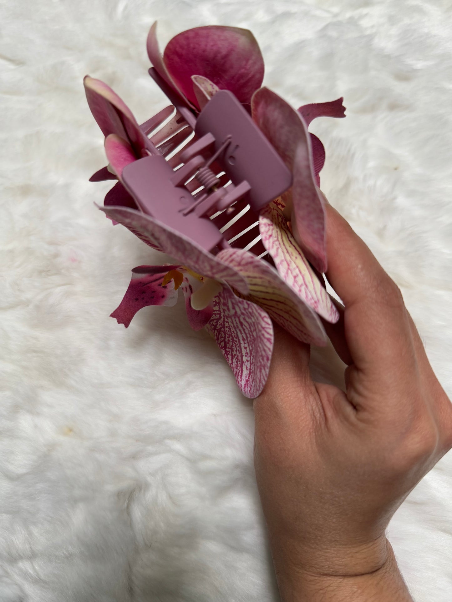 Pink phalaenopsis double orchid claw clip