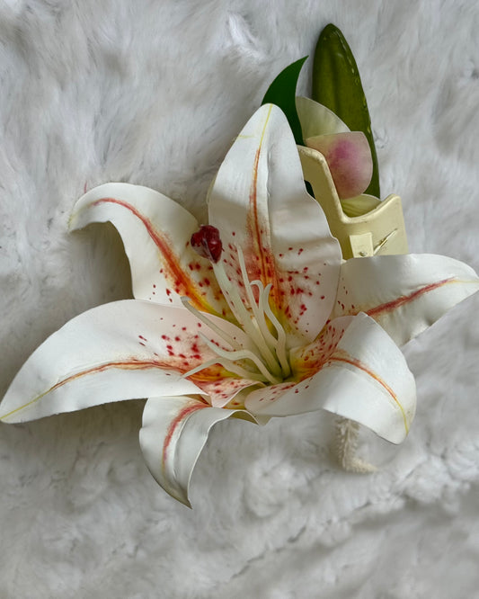 Lily hair bouquet claw clip
