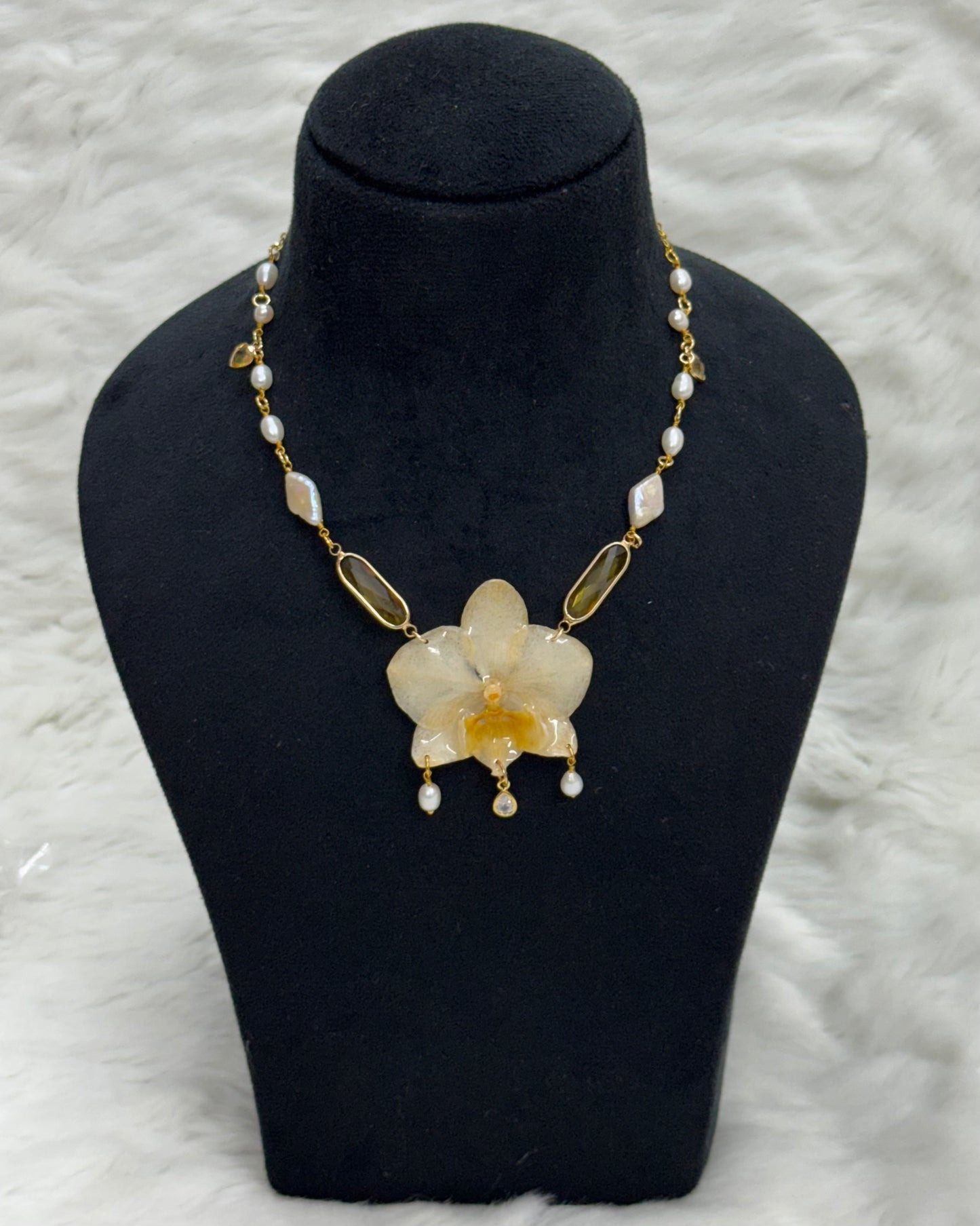 Espera Necklace