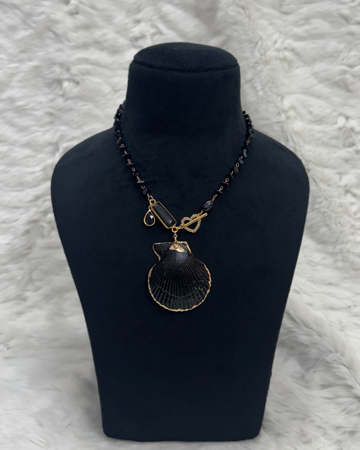 Nacre Noir Necklace