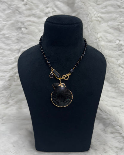 Nacre Noir Necklace